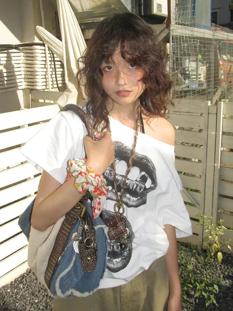 Y2K One Shoulder Lips Tee