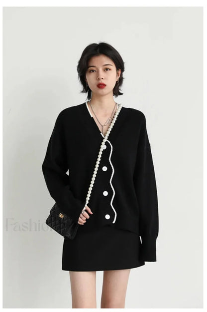 Basic V neck Loose Knit Cardigan Black / S