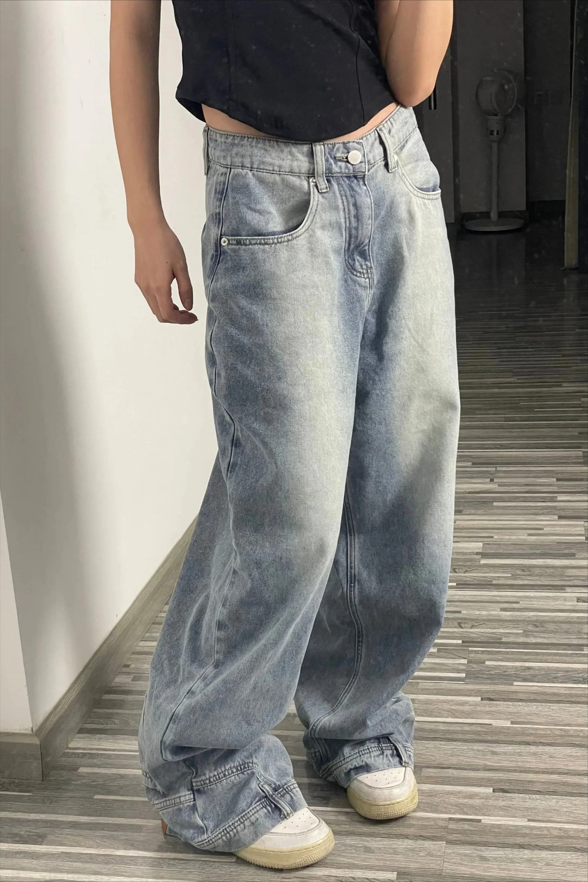 Loose Fit Reverse Pocket Jeans