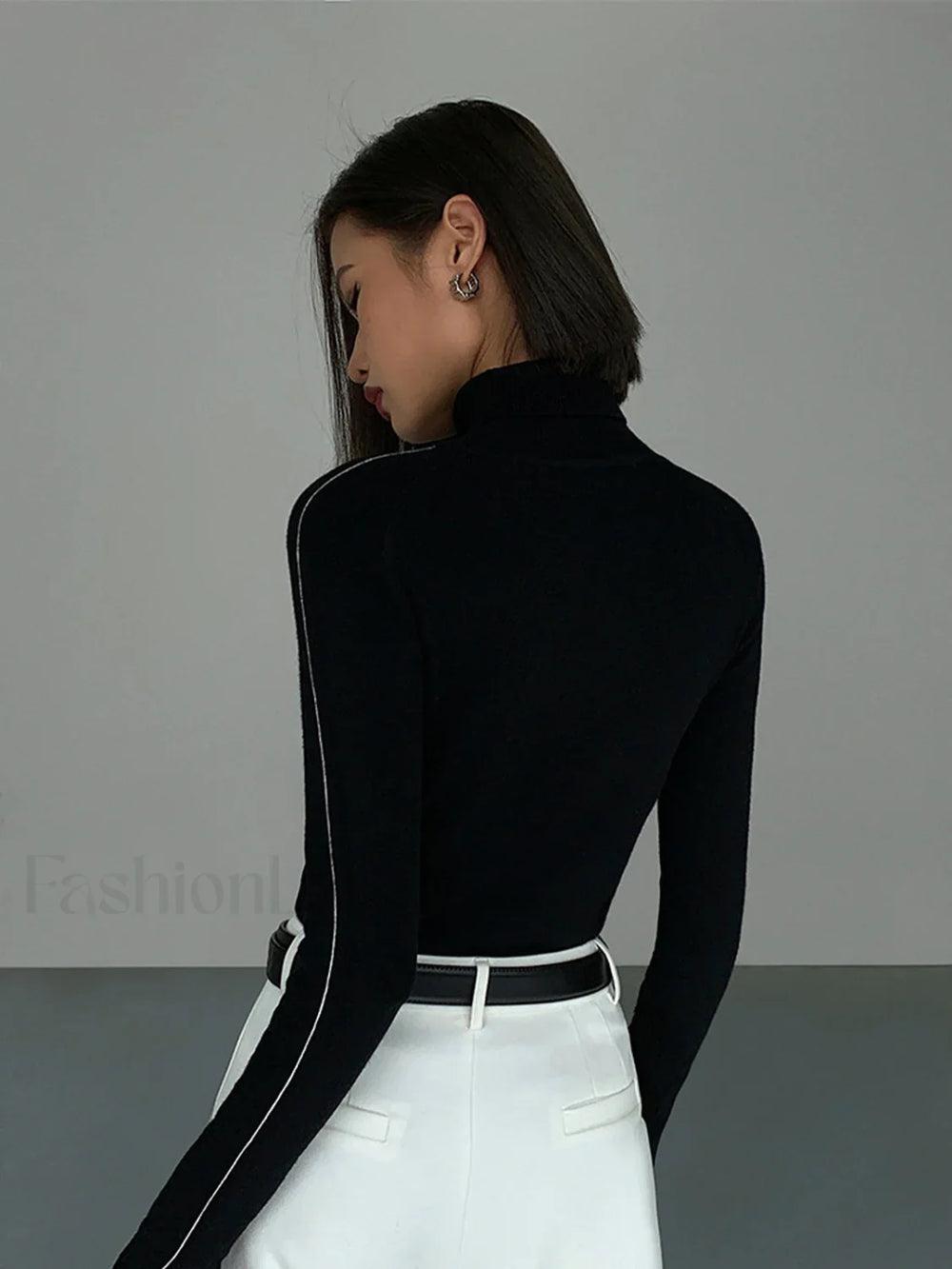 Contrast Piping Turtleneck Sweater Sweaters