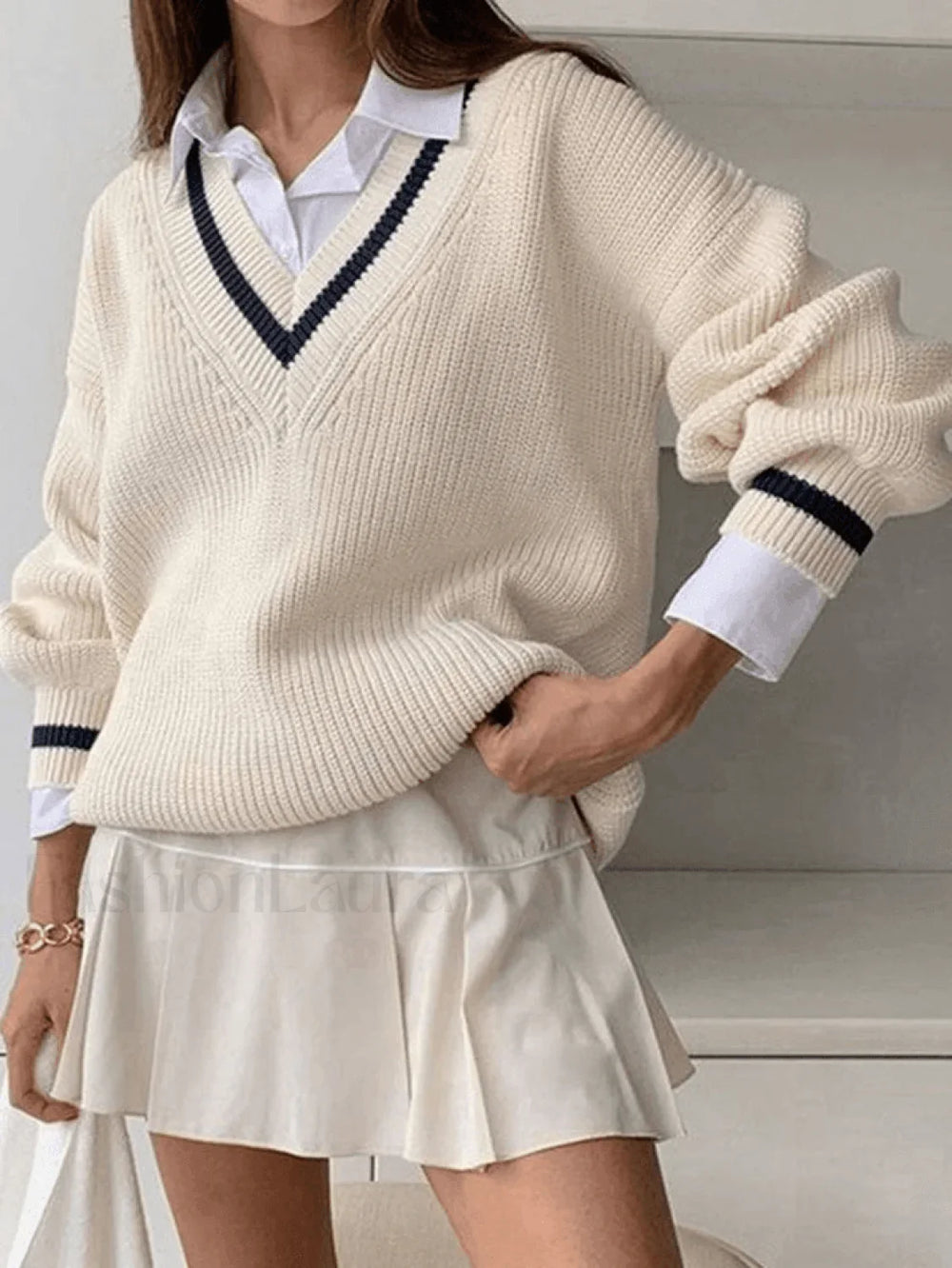 Contrasting Trim Vintage Sweater White / S Sweaters