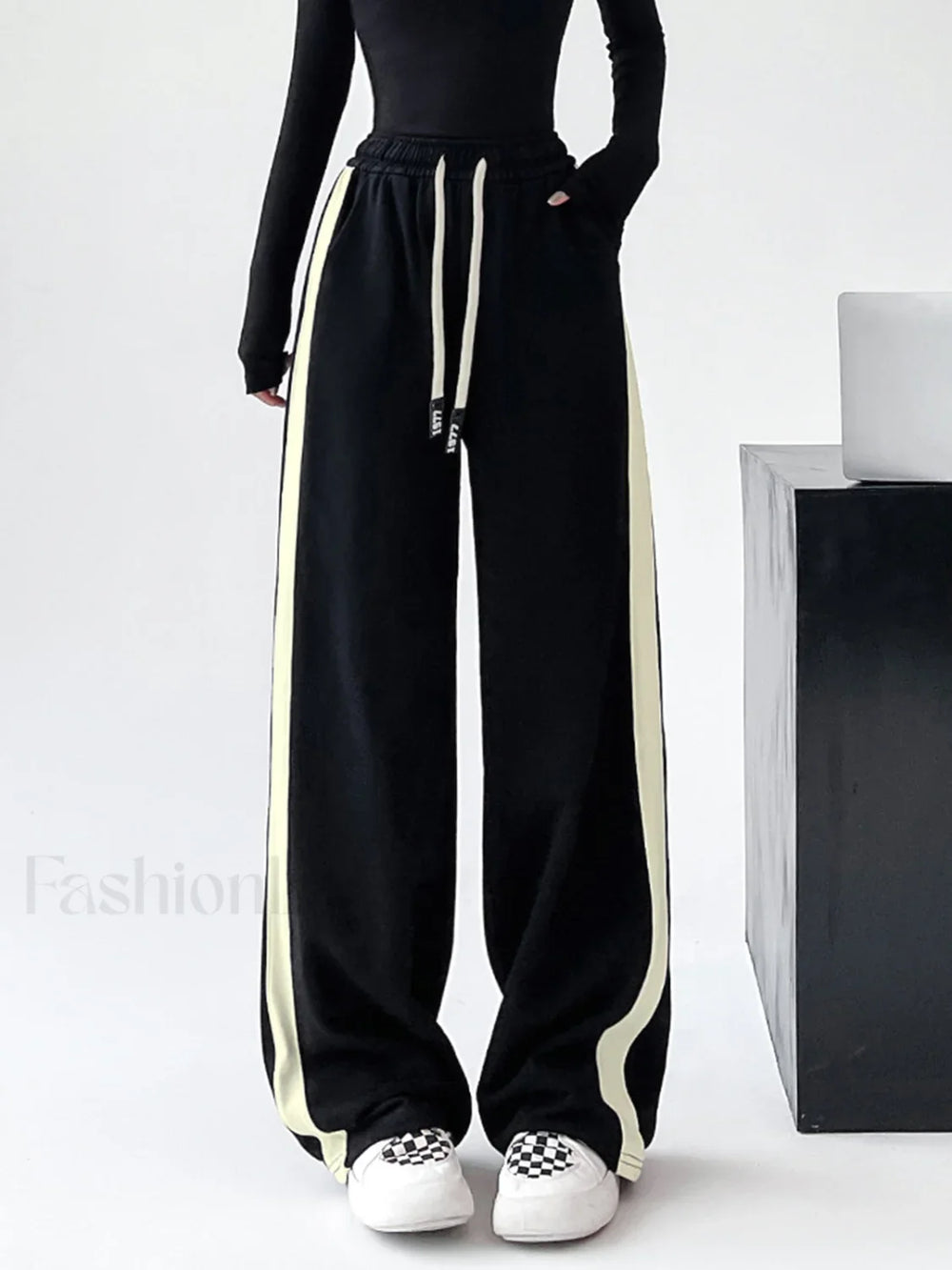 Drawstring Contrast Trim Wide Leg Sweatpants Sweatpants