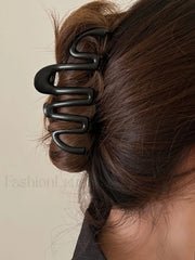Essential Hair Claw Black / One Size Hair Accessories