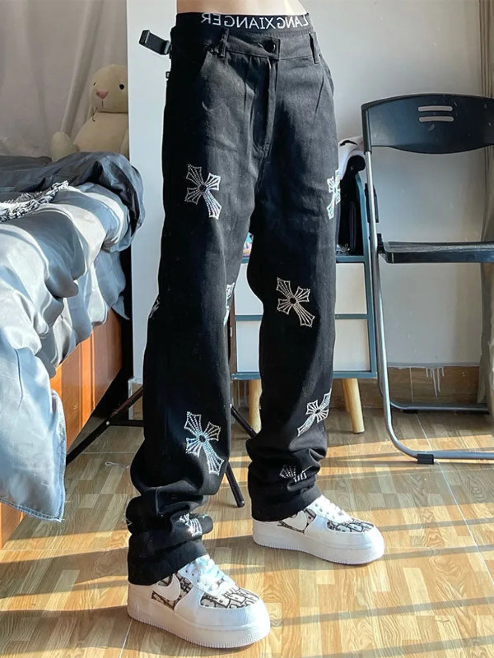 Men’s Cross Rhinestone Loose Fit Jeans Black / M Slim jeans