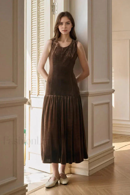 Solid Pleated Sleeveless Slim Fit Maxi Dress Brown / S